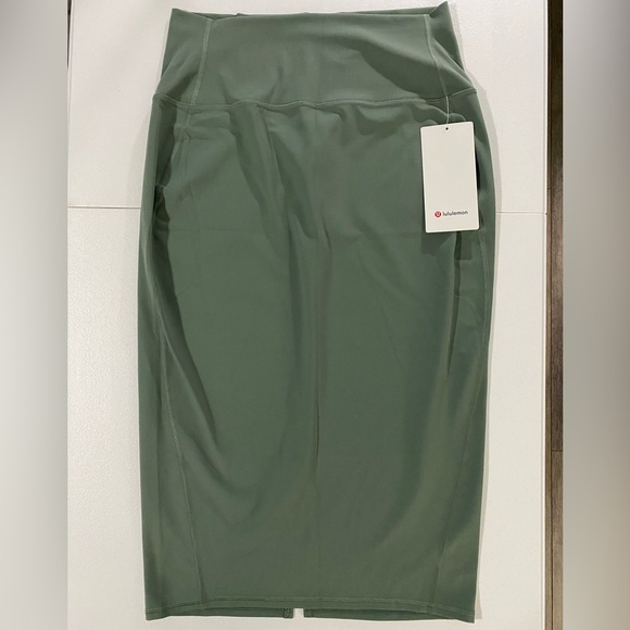 Lululemon - Nulu Slim Fit High Rise Skirt- NWT - Picture 1 of 8